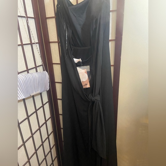 NWOT Birdy Grey Black Benny Dress. Crepe. One hanger strap cut. Size Medium. - Picture 8 of 9